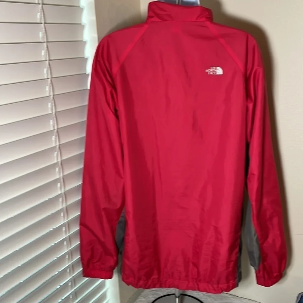 THE North Face Lined Windbreaker Size Medium